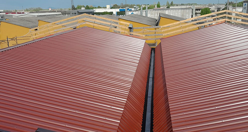 Esempio di posa di un tetto residenziale